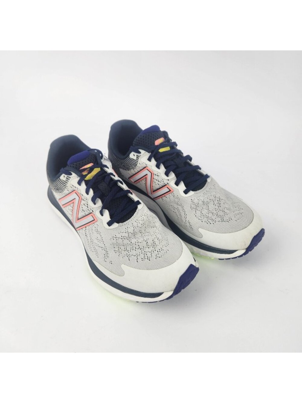 New balance 680 v7 womens size 9.5 shoes white athletic running sneakers